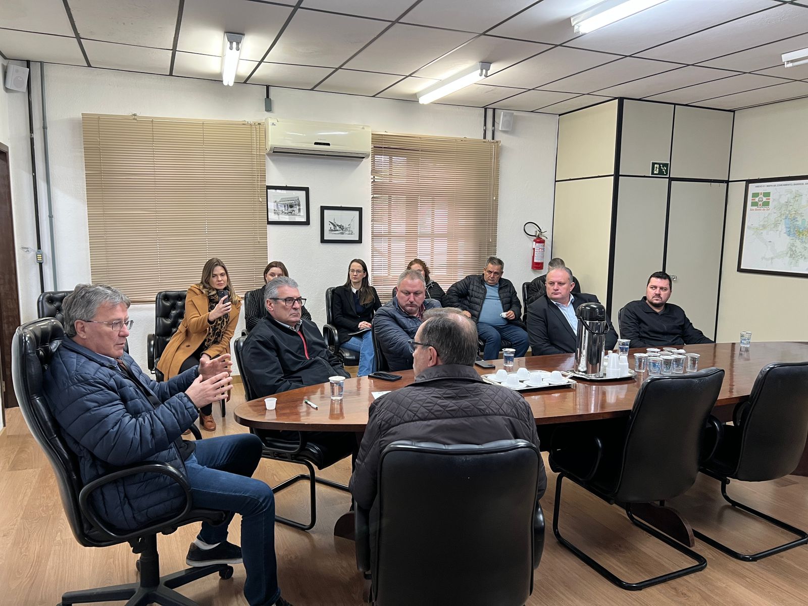 Câmara acompanha assinatura para modernização da iluminação pública