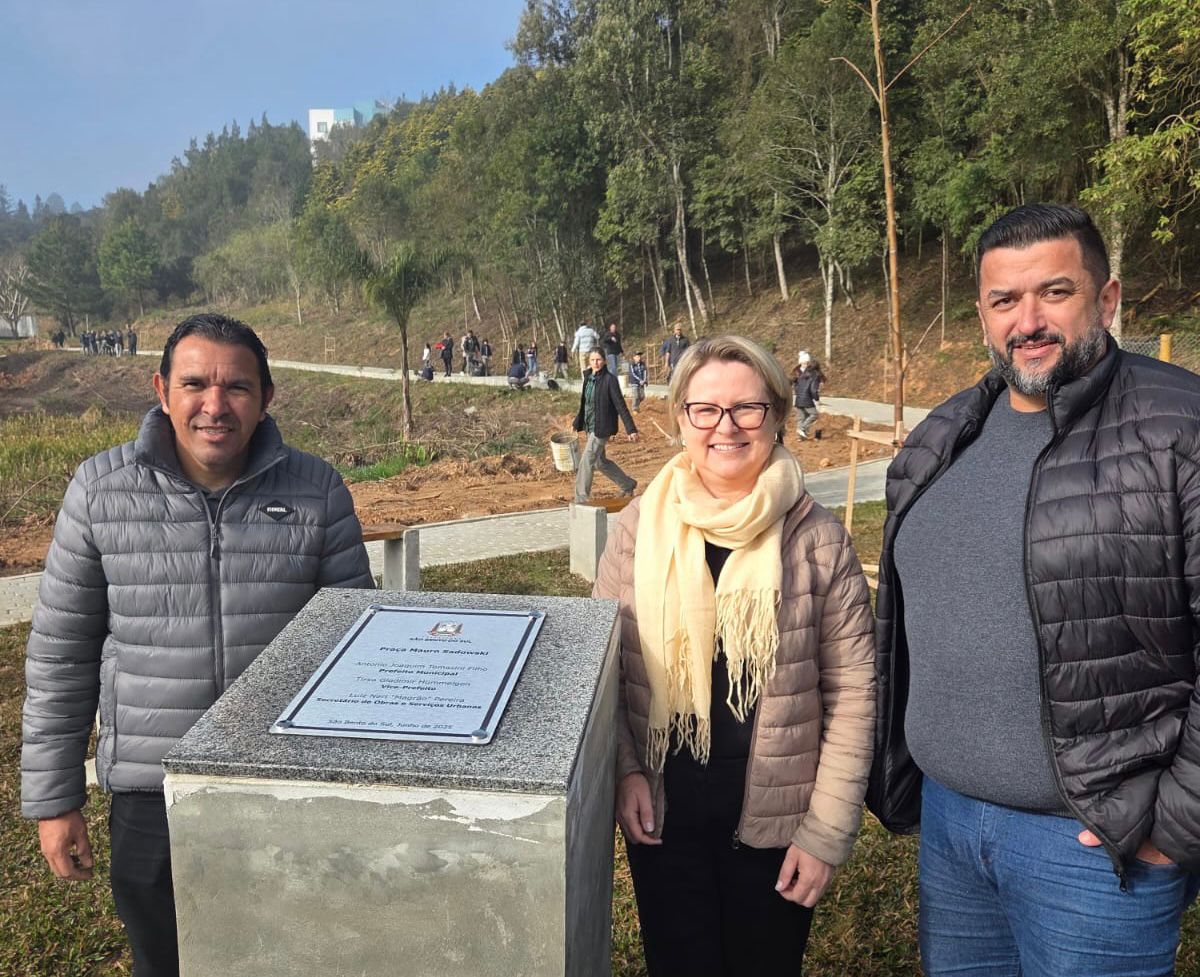 Vereadores acompanham inauguração de praça em São Bento do Sul