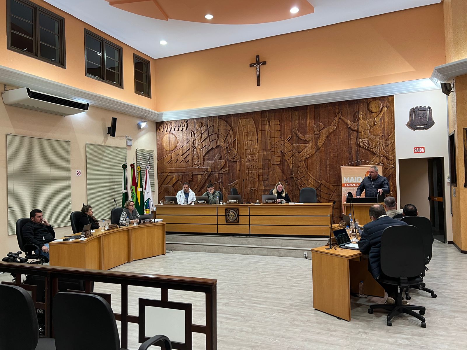 Vereadores discutem diversos projetos em sessão